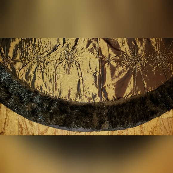 CHRISTMAS TREE SKIRT Shimmery SATIN Bronze Brown Beaded Faux Mink Fur Trim NICE! - Picture 3 of 7
